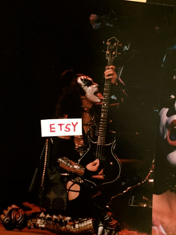 3/" PINBACK BUTTON NEVER USED KISS GUITARIST PAUL STANLEY 1977 SCARCE