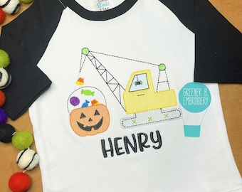 Camiseta de Halloween personalizada para niño, estilo raglán, con diseño de grúa, con aplique bordado y monograma.