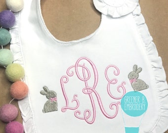 Babero con monograma de conejito / Babero personalizado para niña / Babero con conejitos / Babero de Pascua para niña / Babero para la primera Pascua / Babero para niña / Babero de Pascua personalizado