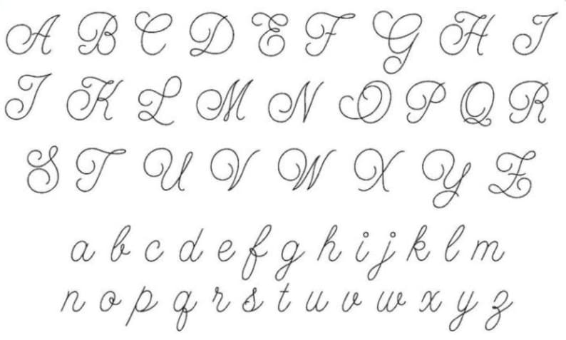 Peut inclure: Une image en noir et blanc de l'alphabet anglais en &eacute;criture cursive. Les lettres sont dispos&eacute;es sur deux lignes, les lettres majuscules sur la ligne du haut et les lettres minuscules sur la ligne du bas.
