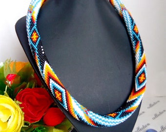 Collier amérindien Collier de perles Collier au crochet Bijoux tribaux Perles Boho Collier lumineux