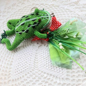 Pequeña bolsa de rana verde brillante bolso bolso con cuentas llavero titular de la moneda llaves de ganchillo monedero monedero cosmético mini bolso cuentas regalo inusual