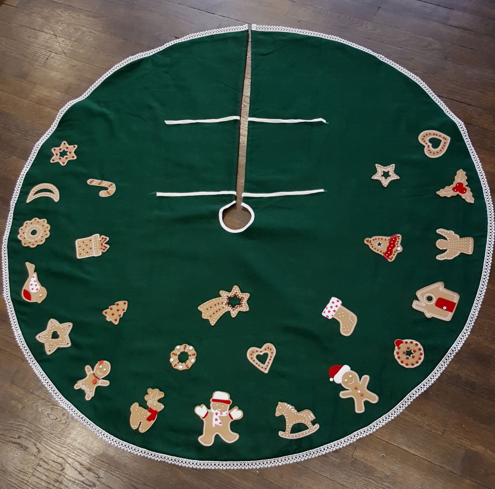 Gingerbread Christmas Tree Skirt 