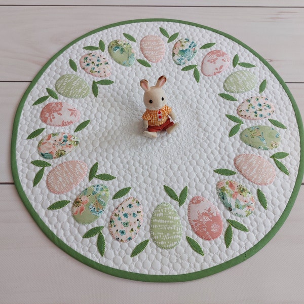 Easter eggs table topper, Diameter 17 inch, Candle mat, Easter decor, Quilted table topper, Centerpiece, Handmade table topper