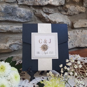 Invitación de boda plegable de bolsillo azul marino con un copo de nieve de strass (muestra) imagen 2