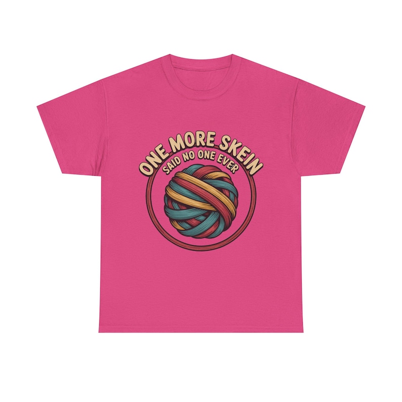 Camiseta bordada / Camiseta con humor "One More Skein" para artesanos imagen 11