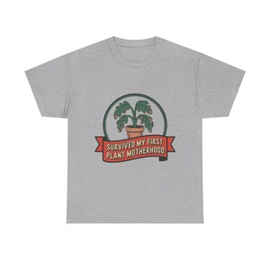Camiseta "Mãe de Plantas" | Humor para quem se torna pai ou mãe de planta pela primeira vez | Presente perfeito para novas mamães imagem 2