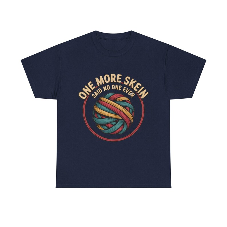 Camiseta bordada / Camiseta con humor "One More Skein" para artesanos imagen 8