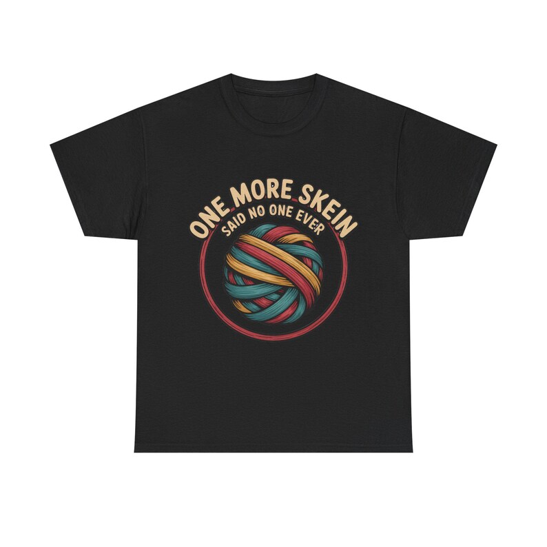 Camiseta bordada / Camiseta con humor "One More Skein" para artesanos imagen 2