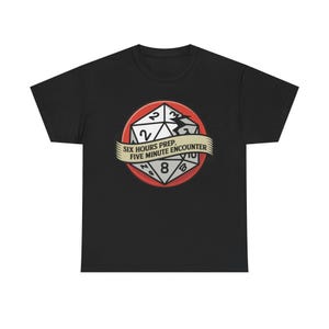 Camiseta de Dungeon Master / Seis horas de preparación, cinco minutos de encuentro / Regalo para la campaña del Caos de D&D imagen 4