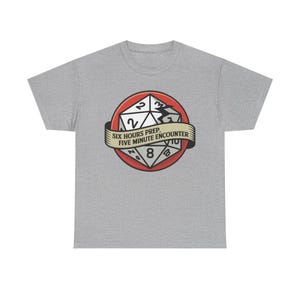 Camiseta de Dungeon Master / Seis horas de preparación, cinco minutos de encuentro / Regalo para la campaña del Caos de D&D imagen 7