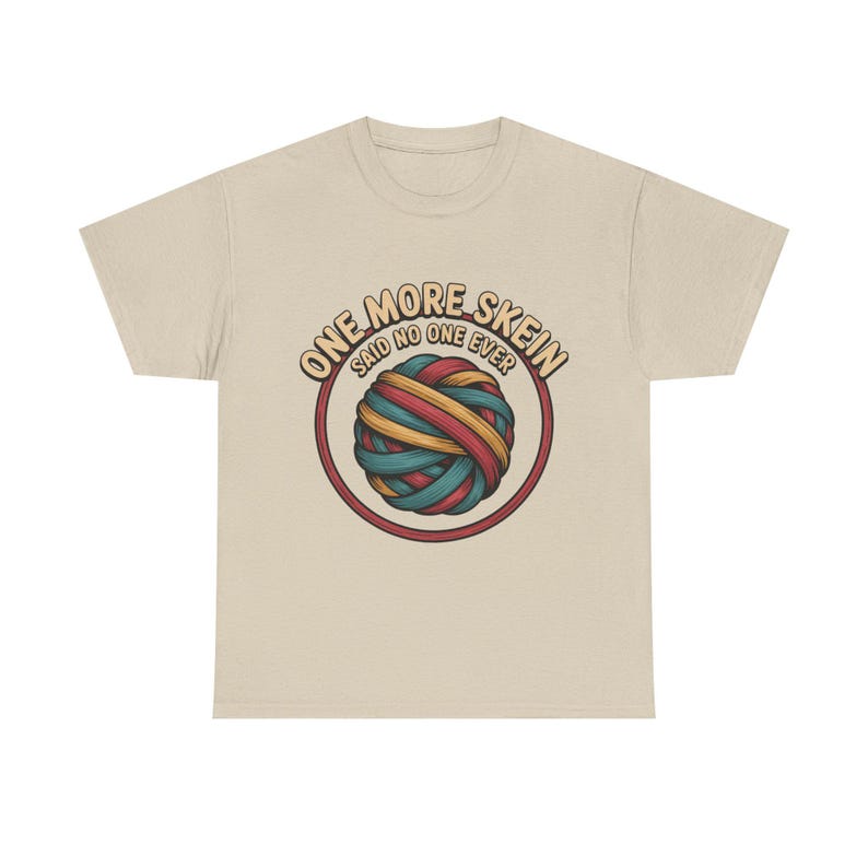 Camiseta bordada / Camiseta con humor "One More Skein" para artesanos imagen 3