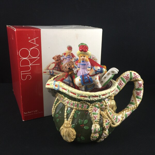 Studio Nova Woodland Holly Santa Tea Pot 28 fl oz Santa's Toy Bag Holiday Christmas