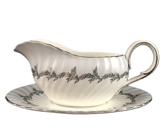 EB Foley Silver Fern Gravy Boat con placa inferior Vintage Platinum Trim y Laurel Bone China Made in England