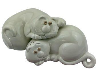 Fitz and Floyd Cat Nap Salt and Pepper Shaker Set Nesting Cats Vintage Taiwan