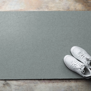 Graue Graue Haustürmatte, personalisierte Fußmatte, neutrales Muster, coole Fußmatte, Eingangsmatte grau