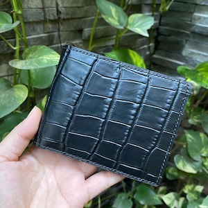 Handgefertigte Bi-Folded Brieftasche aus schwarzem Krokoprägung Rindsleder - 6 Kartenfächer, 2 Fächer, minimalistisches Geschenk für Männer