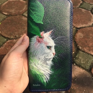 Cartera de cuero pintada a mano - Diseño de gato blanco / Regalo único para amantes de los gatos / byhalinh / Cartera larga hecha a mano / Cartera pintada con gato