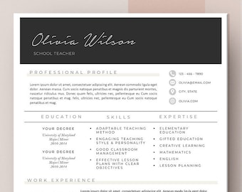 Pode incluir: Um modelo de currículo em preto e branco com o nome Olivia Wilson, Professora, no topo. O currículo inclui seções para o perfil profissional, educação, habilidades, experiência e experiência profissional. O currículo é projetado com uma estética moderna e minimalista.