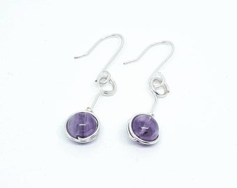 Amethyst Hängeohrringe: Lila Edelstein Kleine Dangly Design Silber Plated Draht-umwickelt