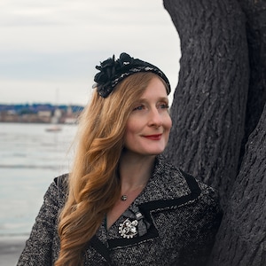 Black and White Lace Fascinator Headband, Flower Evening Headpiece, Black Wedding, Turban Vintage Glamour