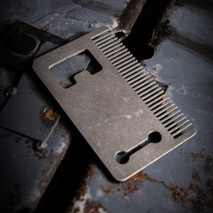 Titan Card Size Bartkamm von Calti, edc tool, taktisches Werkzeug, edc, jeden Tag tragen, titanium edc, taktisches edc, Bartkamm, Kamm