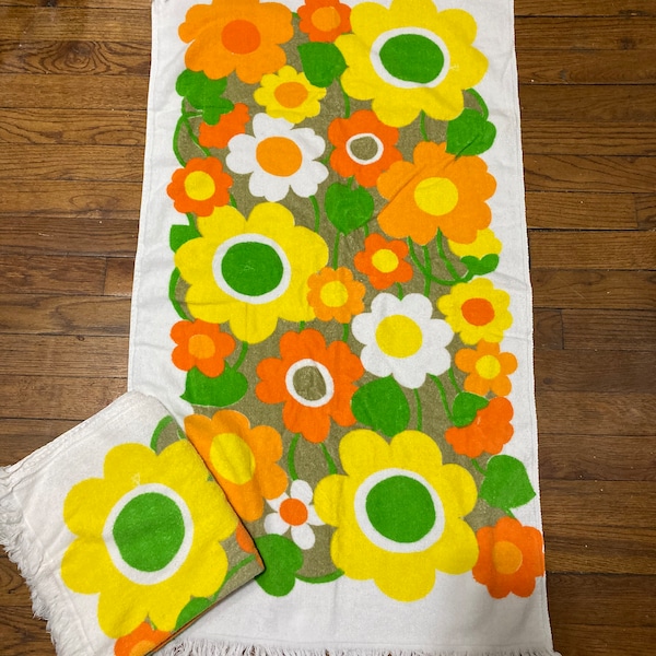 Vintage yellow, green, orange floral bath towel, Mod flower pattern towel with fringe, bath towel, set of two