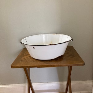 Vintage white enamel bowl, enamel baby tub, rustic enamel bowl, bowl with handle, wash tub