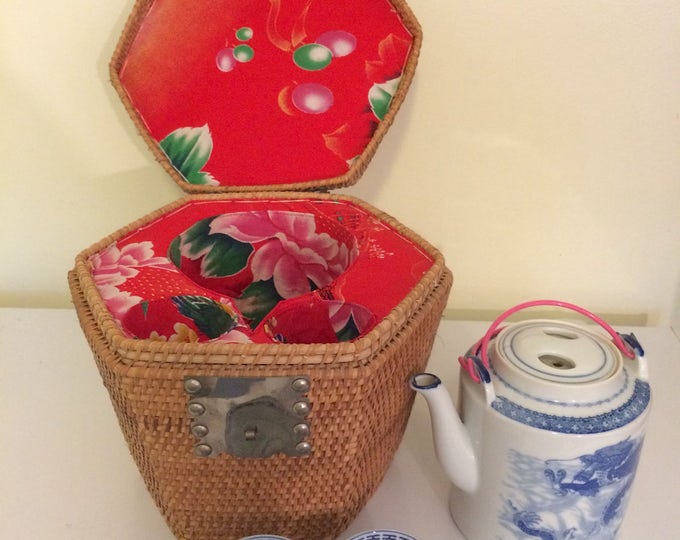 Chinese Teapot in Basket, Vintage Teapot With Cups in Carrier, Blue and