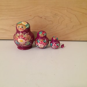 Vintage nesting dolls, Russian nesting dolls, wooden dolls, matryoshka dolls, 4 piece set of nesting dolls, stacking dolls