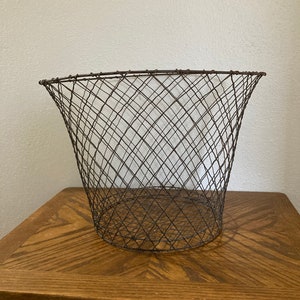 Vintage round wire basket, wastepaper basket, trash can, basket, rustic wire basket