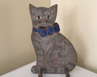 Vintage wooden cat 2 hook rack, Wolf Creek, Beaman Iowa, Jeanne Bein 1984, folk art, signed, primitive cat, grey cat, blue bow