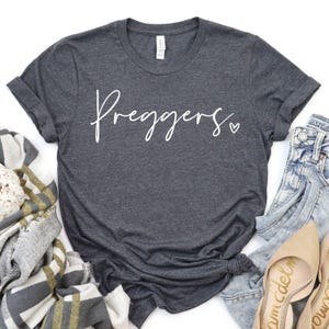 Preggers shirt, Pregnancy Announcement Shirt, Does this shirt make me look pregnant, pregnant shirt, baby announcement shirt, maternity