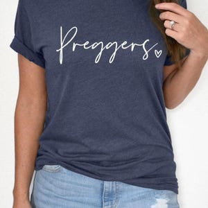 Preggers shirt, Pregnancy Announcement Shirt, Does this shirt make me look pregnant, pregnancy shirt, baby announcement shirt, mommy shirt