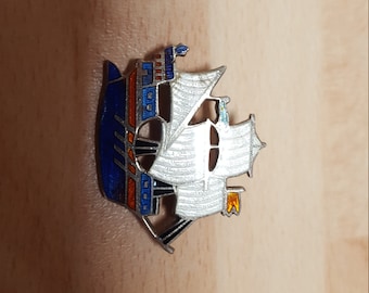 Vintage Enamel Striking Ship Galleon Badge Brooch - Kitsch Chic Boho - Nautical
