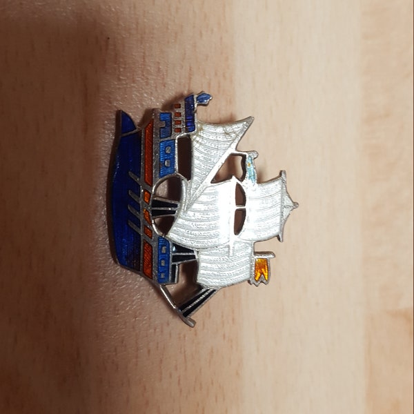 Vintage Enamel Striking Ship Galleon Badge Brooch - Kitsch Chic Boho - Nautical