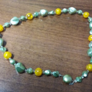 Vintage grün Kunststoff-süß-Stil Halskette - Hippie schicke Boho Kitsch - Retro-Stil der 60er Jahre