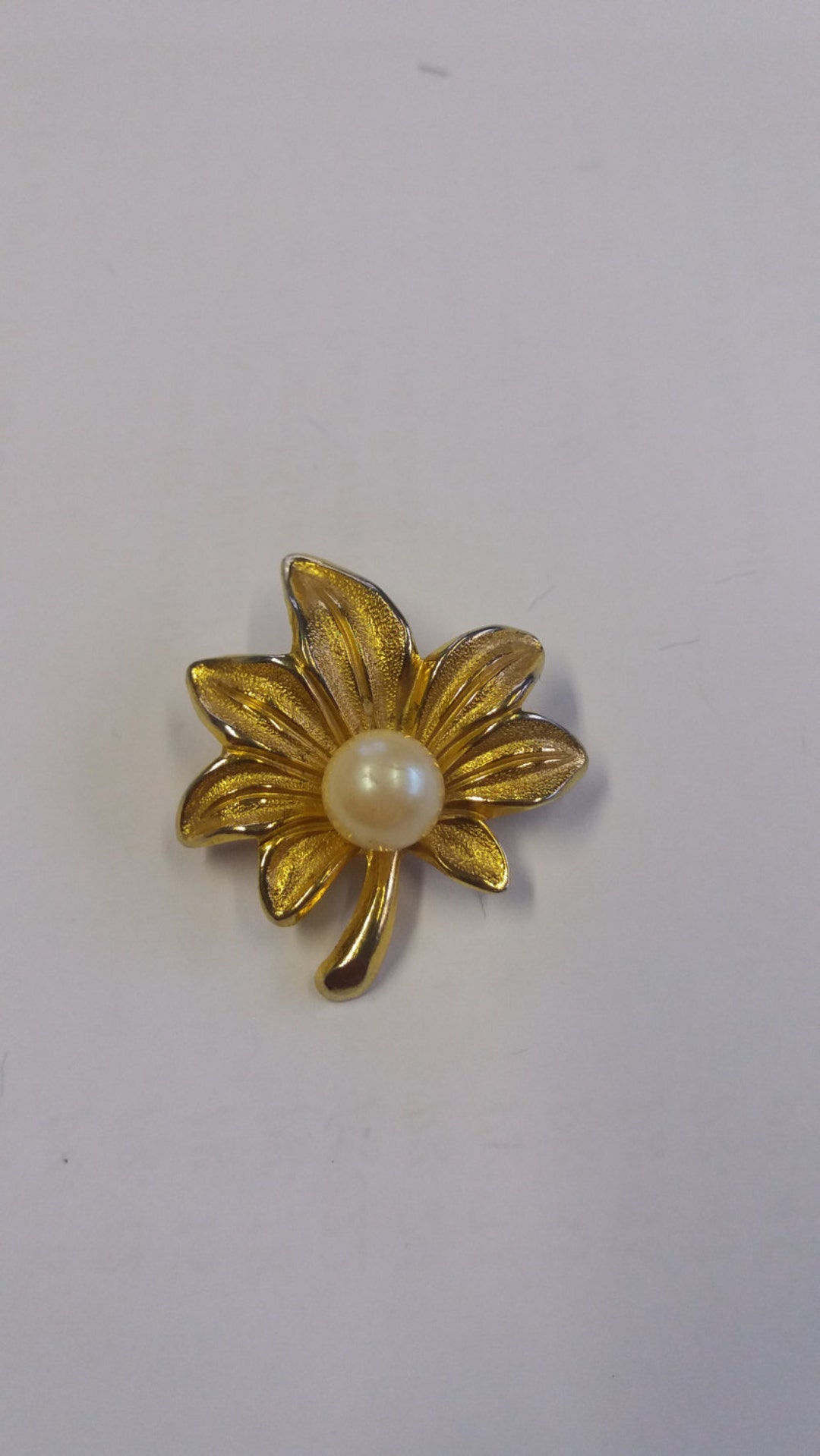 Broche Vintage Dorée Avec Perles Et Fleurs - Métal Doré Plaqué Or - Bijou Fantaisie Ancien