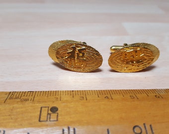 abotoaduras vintage kitsch com letras de caracteres chineses - peça boho goldtone design incomum dos anos 1950