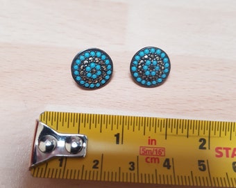vintage silver white metal unmarked green stone aztec style clip on earrings 1950s pieces