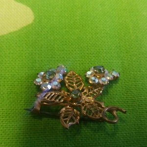 Vintage Small Floral Glass Victorian Brooch - Kitsch Chic Boho Piece