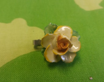 Vintage St David Yellow Flower Daffodil Badge Brooch Kitsch Chic Boho