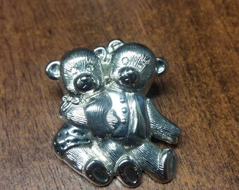 Vintage Silvertone Cute Beautiful Teddy Bear Scarf Clip - Kitsch Chic Boho