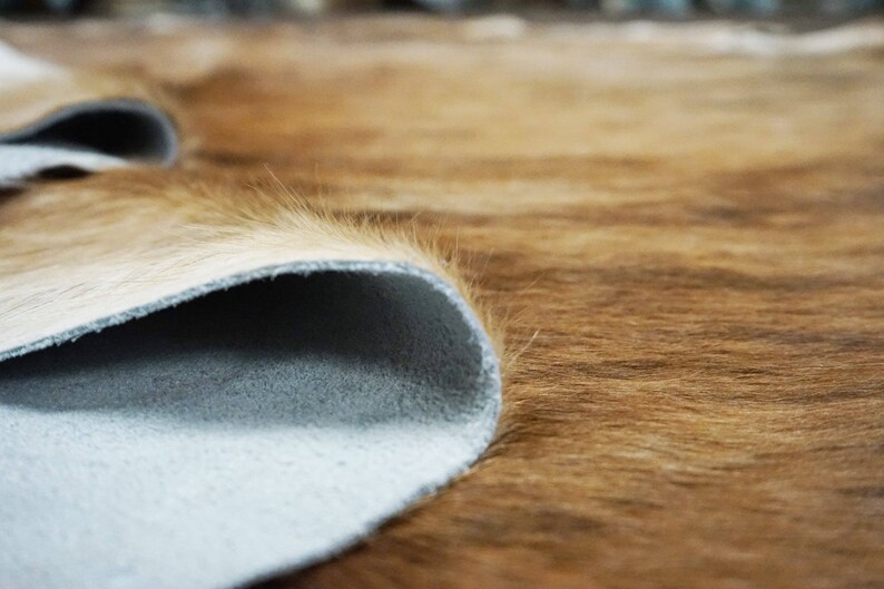 335 Size: 7/'2 x 6/'5 Light Brown Brindle Original Cowhide Rug OG