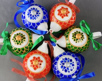 Handbemalte Keramik Teekannen in Rot/Gold, Blau/Silber und Grün/Gold