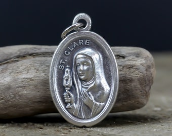 Saint Clare of Assisi Medal - Patroness of Embroiderers and Television - Silver Oxidized Plate Made in Italy