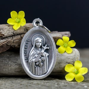 Saint Therese of Lisieux Medal, Little Flower of Jesus - Patron of Missionaries, HIV/AIDS Patients, Florists and Tuberculosis