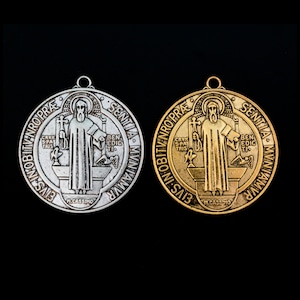 Medalla grande redonda de San Benito de 2" de largo - Disponible en plata antigua o en oro antiguo