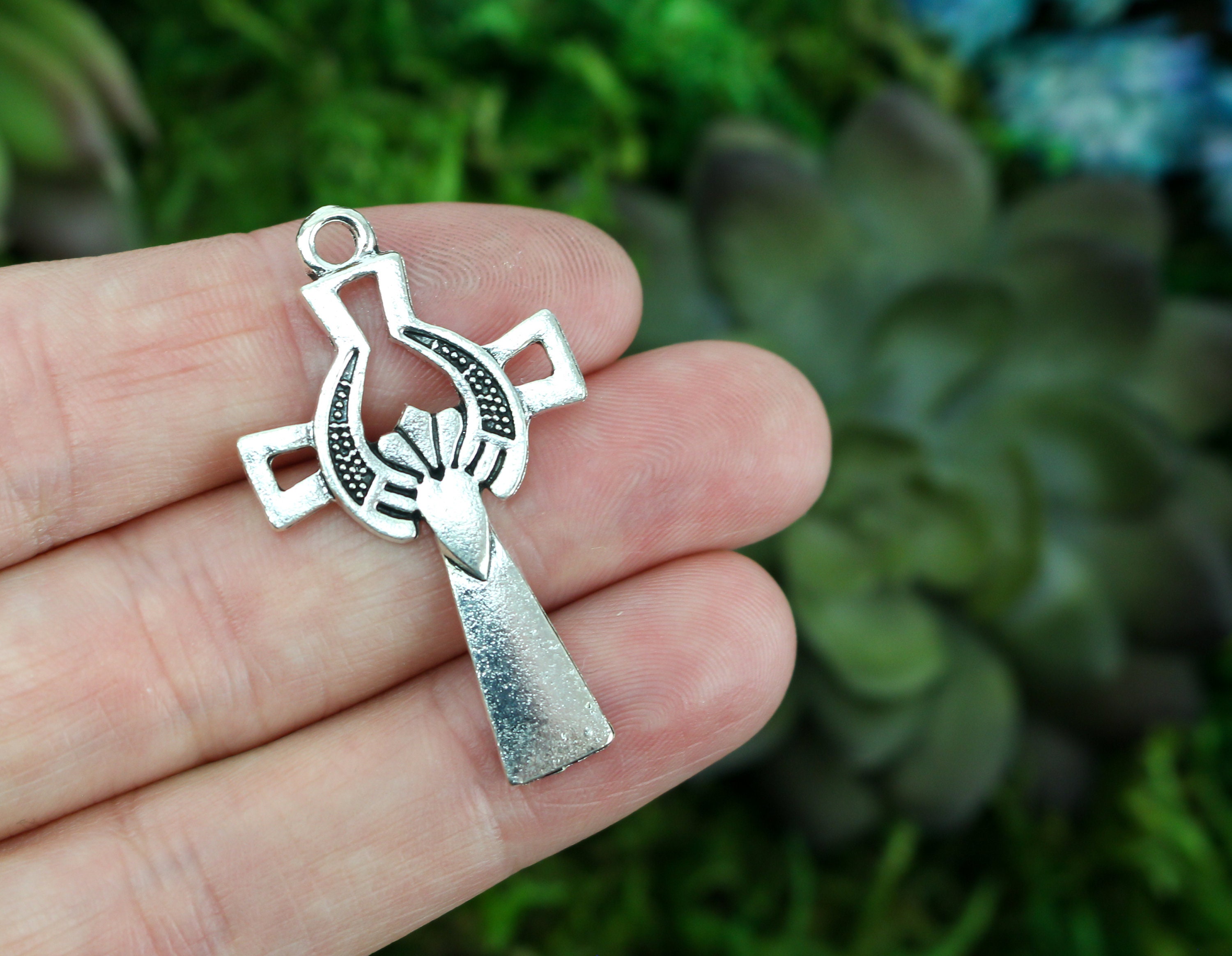 Ciondolo in argento sterling 925 massiccio con croce di ferro Croix Pattee ( Patty), croce massonica, scegli tra piccola, media o grande. - Italia Ciondolo in argento sterling 925 massiccio con croce di ferro Croix Pattee ( Patty), croce massonica, scegli tra piccola, media o grande. - Italia