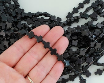 Svarta korspärlor 10x8x3mm - Syntetfärgade turkosa pärlor, 1 sträng 16" lång ca 38 st/sträng